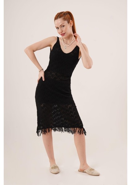 Ajurlu V Yaka Püskül Detaylı Siyah Elbise indirimleri