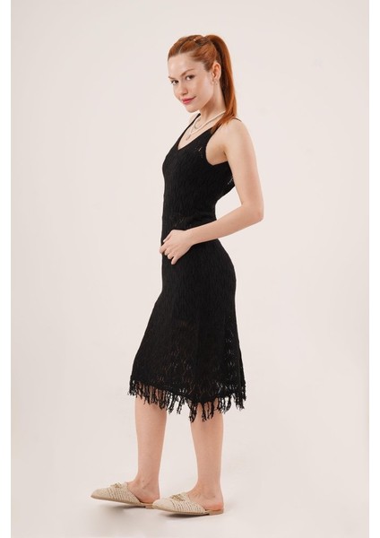 Ajurlu V Yaka Püskül Detaylı Siyah Elbise