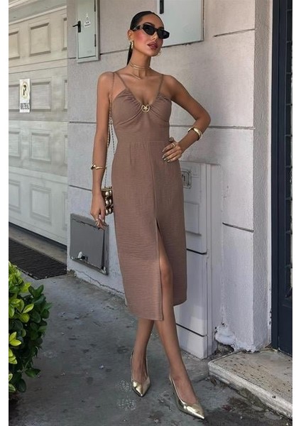 Göğsü Aksesuarlı Önü Yırtmaçlı Elbise 2899