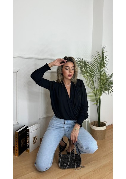 Kadın Uzun Kollu Dökümlü Kruvaze Yaka Kol Ucu Gipeli Sandy Bluz