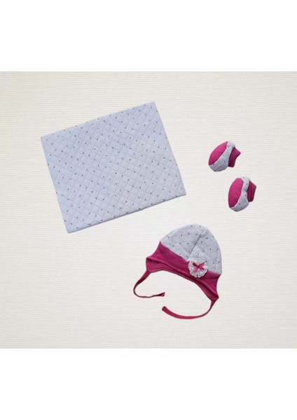 Yenidoğan Baskılı Double Face Şapka ve Patikli 3lü Bebek Battaniye Takımı Fuşya