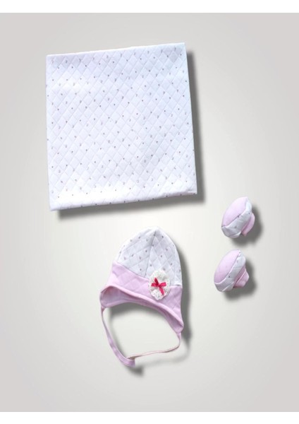 Yenidoğan Baskılı Double Face Şapka ve Patikli 3lü Bebek Battaniye Takımı Pembe