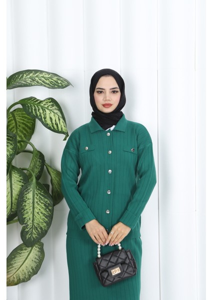 Düğme Detaylı Triko Etekli Takım modelleri