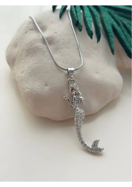 Denizkızı Figürlü Gümüş Renk Çelik Kolye