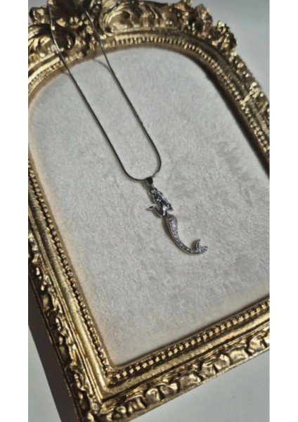 Denizkızı Figürlü Gümüş Renk Çelik Kolye fiyatları