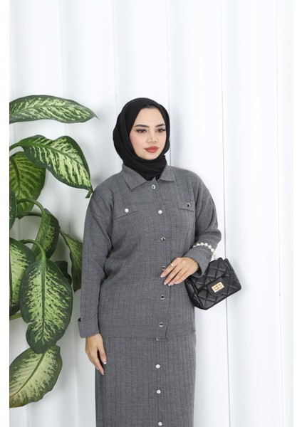 Düğme Detaylı Triko Etekli Takım modelleri