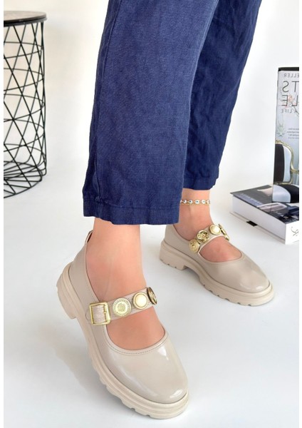 Aksesuarlı Ortopedik Topuk Dikenine Karşı Özel Üretim Kemerli Oxford Babet Ayakkabı Rugan Bej Topuk Boyu 2,5 cm modelleri