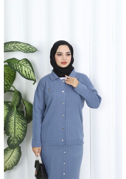 Düğme Detaylı Triko Etekli Takım fırsatları