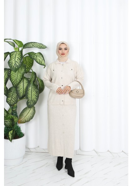 Düğme Detaylı Triko Etekli Takım