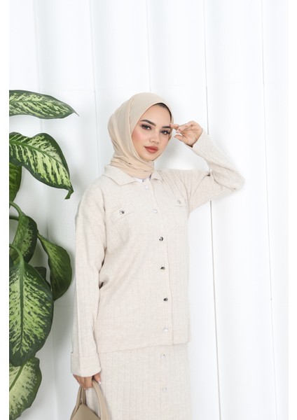 Düğme Detaylı Triko Etekli Takım fırsatları