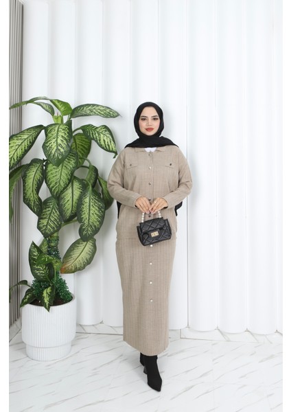 Düğme Detaylı Triko Etekli Takım