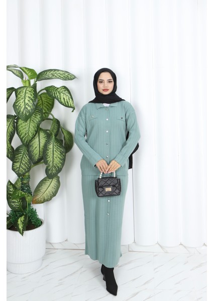 Düğme Detaylı Triko Etekli Takım