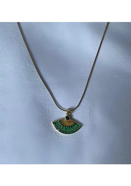 Yelpaze Model Yeşil Taşlı Gold Çelik Kolye modelleri
