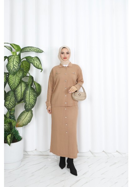 Düğme Detaylı Triko Etekli Takım