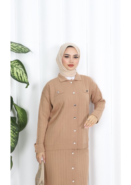 Düğme Detaylı Triko Etekli Takım modelleri