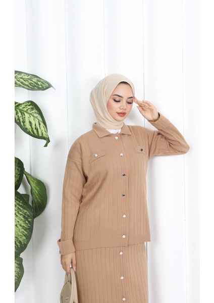 Düğme Detaylı Triko Etekli Takım fırsatları