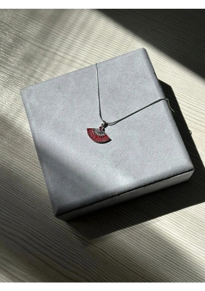 Yelpaze Model Kırmızı Taşlı Çelik Kolye fiyatları