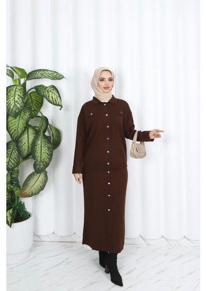 Düğme Detaylı Triko Etekli Takım