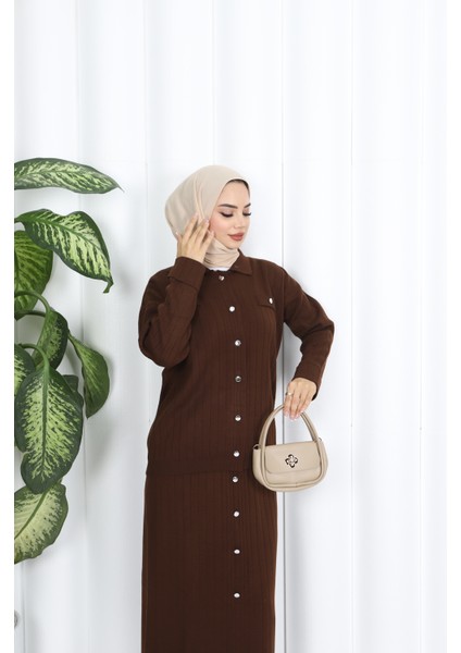 Düğme Detaylı Triko Etekli Takım fırsatları