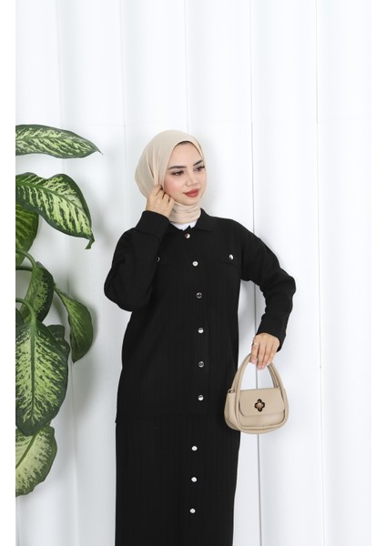 Düğme Detaylı Triko Etekli Takım fırsatları