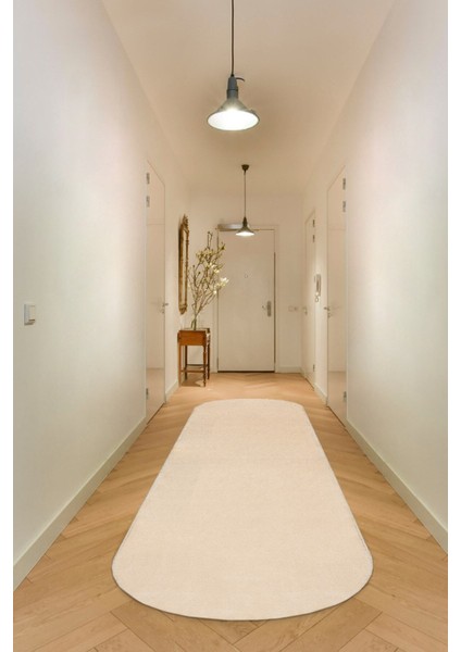 Yumuşak ve Rahat Peluş Yolluk, Oval Tasarım, Şık ve Kullanışlı Bej Renk Seçeneği