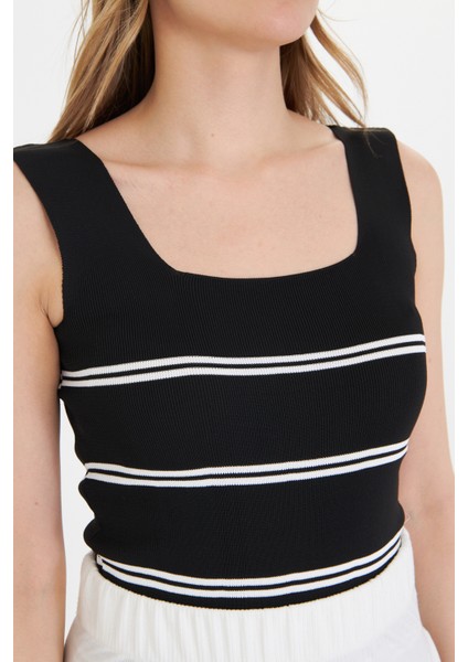 Kadın Kolsuz Kalın Askılı Ince Yazlık Kare Yaka Çizgili Triko Atlet modelleri