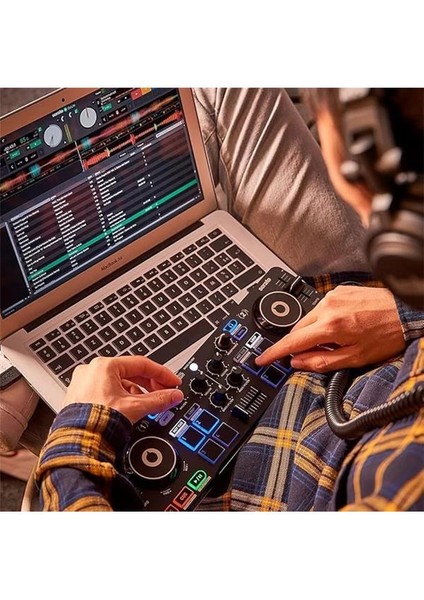 Hercules Djcontrol Starlight – Dahili Işık Gösterisi ve Profesyonel Özelliklere Sahip Kompakt Dj modelleri