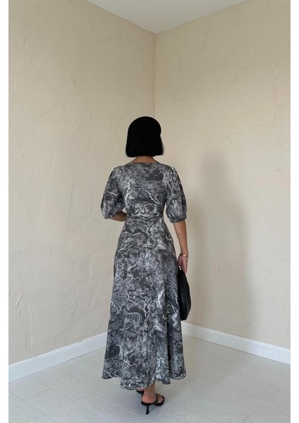 Haki Önü Düğmeli Kalp Yaka Elbise fırsatları