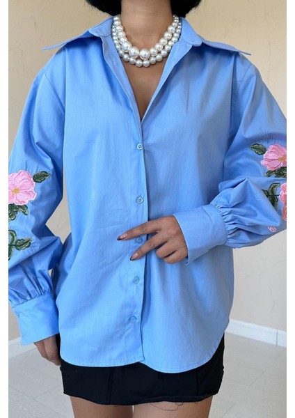 Mavi Kollarında Gül Nakışlı Gömlek fırsatları