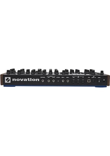Peak 8 Sesli Polifonik Desktop Synthesizer: Her Ses Için 2 Lfo, 16 Yuvalı Modülasyon fırsatları
