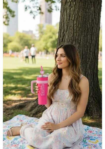 Barbie Lisanslı Pipetli Tutacaklı Çelik Suluk (1600ML)