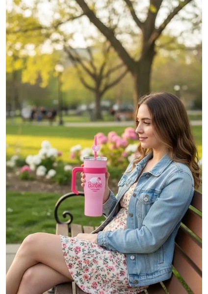 Barbie Lisanslı Pipetli Tutacaklı Çelik Suluk (1600ML) fiyatları