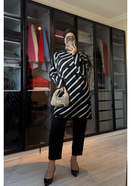 Kadın Siyah Çizgi Detaylı Sakallı Uzun Kazak modelleri