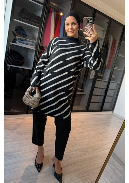 Kadın Siyah Çizgi Detaylı Sakallı Uzun Kazak indirimleri