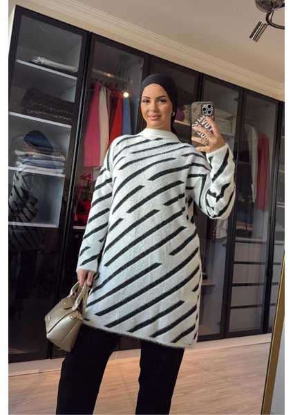 Kadın Beyaz Çizgi Detaylı Sakallı Uzun Kazak