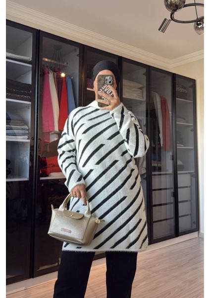 Kadın Beyaz Çizgi Detaylı Sakallı Uzun Kazak indirimleri