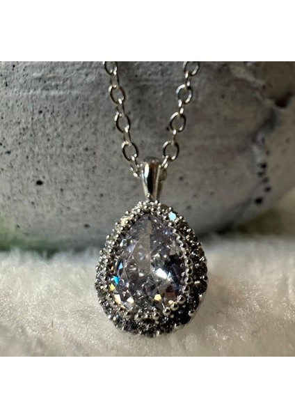 1087 Damla Model Zirkon Taş Detaylı Kolye modelleri