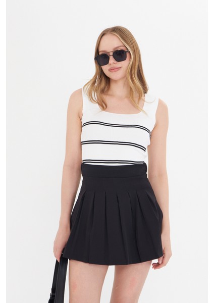 Kadın Kolsuz Kalın Askılı Ince Yazlık Kare Yaka Çizgili Triko Atlet