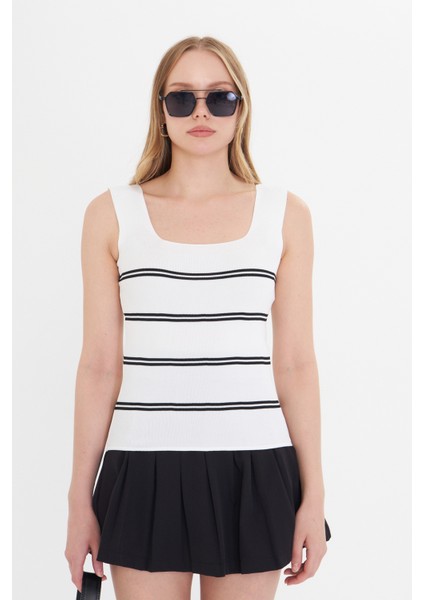 Kadın Kolsuz Kalın Askılı Ince Yazlık Kare Yaka Çizgili Triko Atlet modelleri