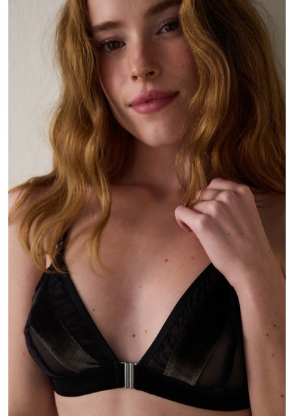 Siyah Kadife Detaylı Balensiz Dolgusuz Üçgen Sütyen modelleri