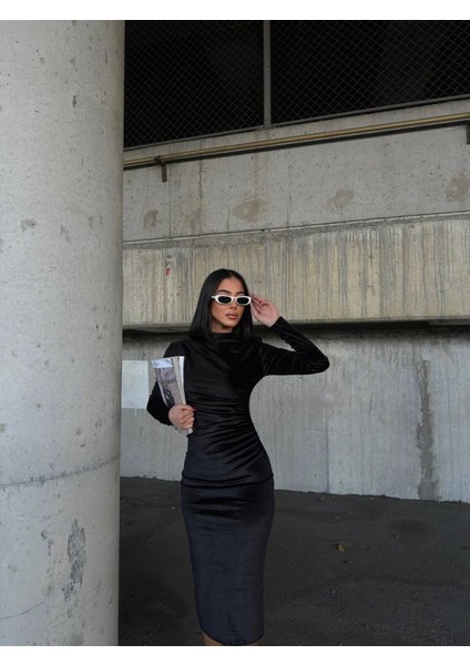 Kadın Uzun Kollu Yarım Balıkçı Yaka Büzgü Detay Kadife Kumaş Elbise