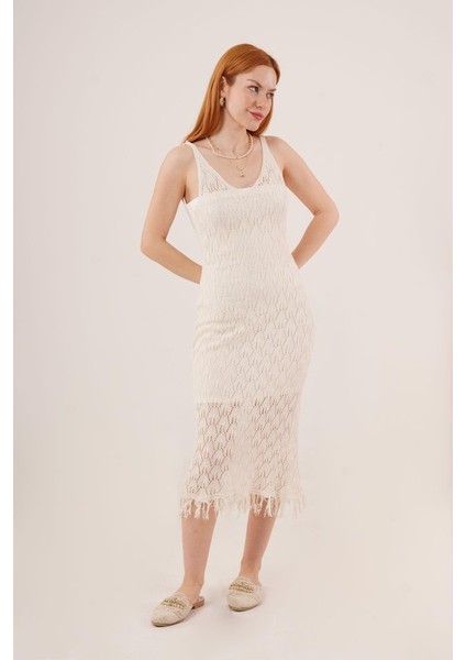 Ajurlu V Yaka Püskül Detaylı Krem Elbise