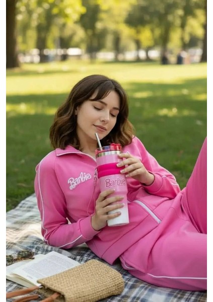 Barbie Lisanslı Çift Cidarlı Tutacaklı Pipetli Termos 900ML