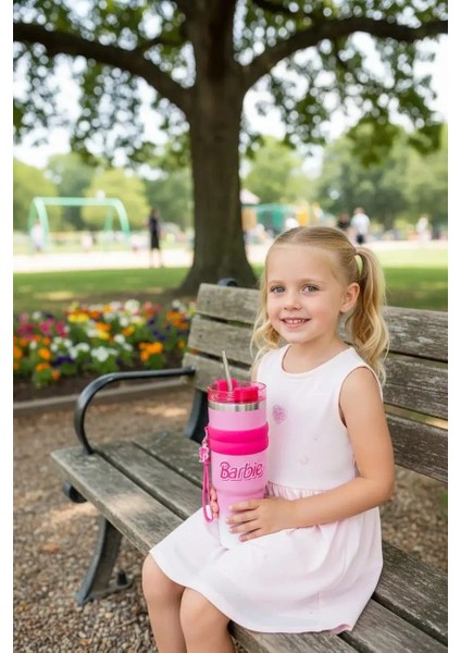 Barbie Lisanslı Çift Cidarlı Tutacaklı Pipetli Termos 900ML fiyatları