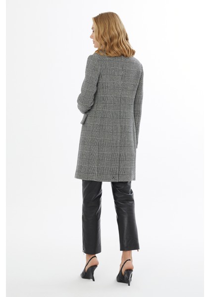 Düğme Kapama Cepli Arkadan Kapalı Yırtmaçlı Ceket indirimleri