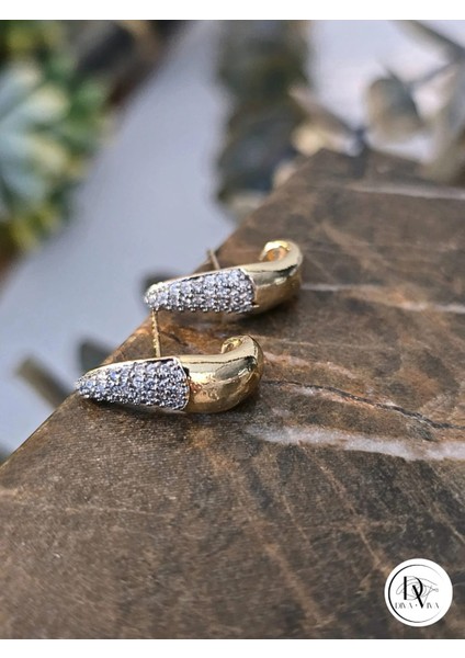 - Glow Earrings – Gold Kaplama Taş Detaylı Tasarım Kadın Küpe (KOD-341)