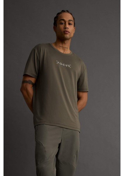 Fit Standart Fit Yumuşak Tuşe Bisiklet Yaka Baskılı Kısa Kollu Tişört C9268AX25AU