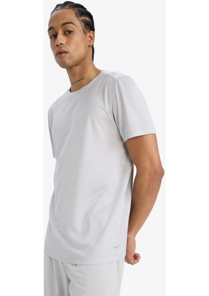 Fit Slim Fit Dar Kesim Hızlı Kuruyan Nefes Alabilen Esnek Kumaş Bisiklet Yaka Sporcu Kısa Kollu Tişört E9319AX25AU fırsatları