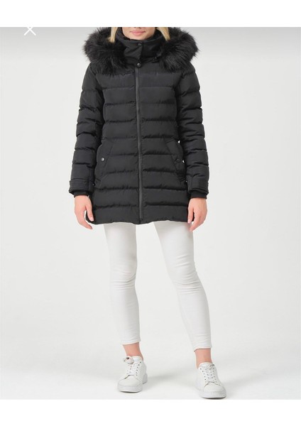 Kadın Siyah Kürklü Çıkarılabilir Kapüşonlu Su Geçirmez Uzun Şişme Anorak Kaban