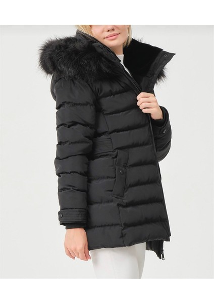 Kadın Siyah Kürklü Çıkarılabilir Kapüşonlu Su Geçirmez Uzun Şişme Anorak Kaban